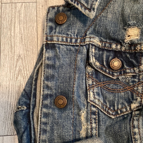 Distressed A&F Jean Jacket - Picture 5 of 5